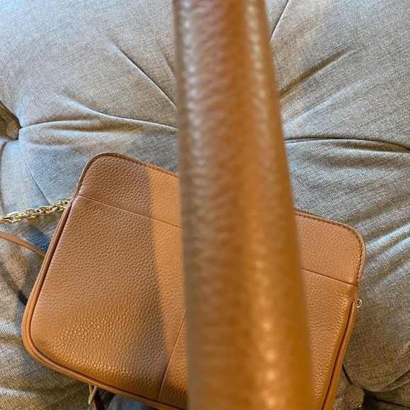Tory Burch Tan Pebbled Leather Crossbody Bag & Matching Zip Around Wallet Set - Picture 13 of 16